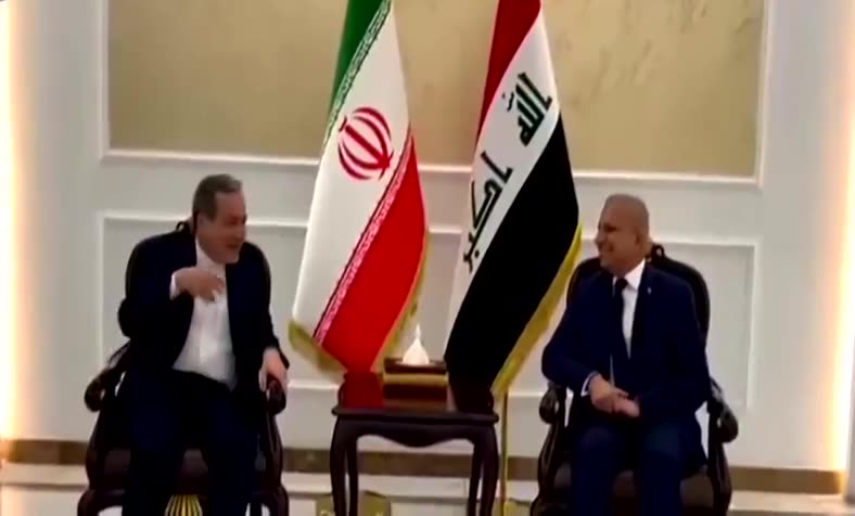 Der iranische Außenminister Abbas Araghchi traf in Bagdad ein, um mit irakischen Beamten zusammenzutreffen und die regionale Lage zu besprechen. Bei seiner Ankunft würdigte er das Qassem-Soleimani-Denkmal.