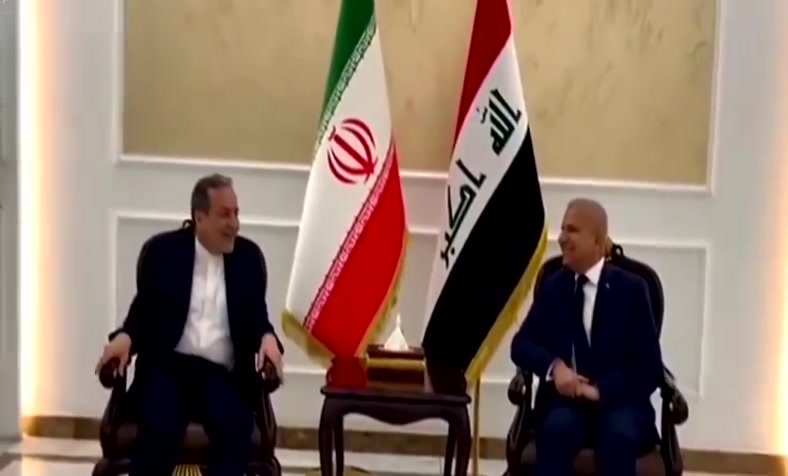 Der iranische Außenminister Abbas Araghchi traf in Bagdad ein, um mit irakischen Beamten zusammenzutreffen und die regionale Lage zu besprechen. Bei seiner Ankunft würdigte er das Qassem-Soleimani-Denkmal.