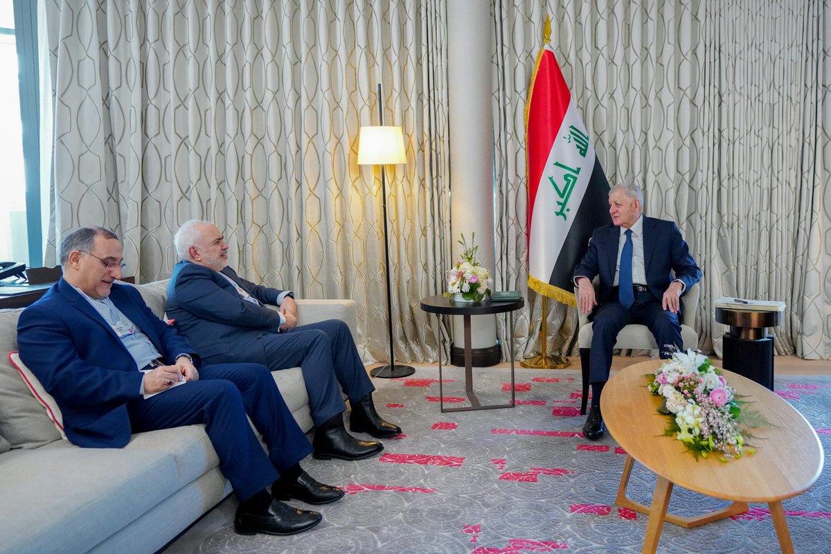 El vicepresidente de Asuntos Estratégicos de Irán, Jazad Zarif, se reunió con el presidente de Irak en Davos al margen del WEF25