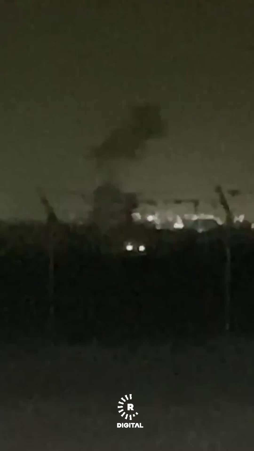 وبحسب شهود عيان لرووداو، سقط جسم مجهول الهوية - ربما طائرة مسيرة أو صاروخ - في محيط مطار أربيل الدولي.