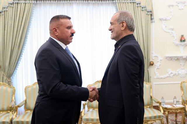 O ministro do Interior do Iraque, Abdul Amir Al-Shammari, reuniu-se com o presidente iraniano, Masoud Pezeshkian, em Teerã