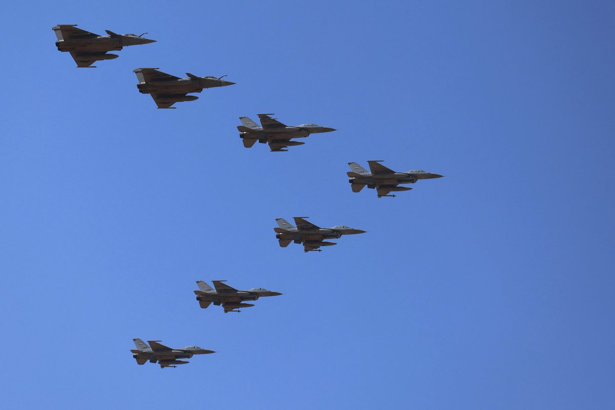A joint Iraqi-French exercise with the participation of French Rafale and Iraqi F-16 aircraft, which took off from Balad Air Base. AFP