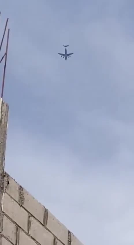 Medienberichten zufolge transportiert die „Internationale Koalition weiterhin IS-Gefangene von Syrien in den Irak.