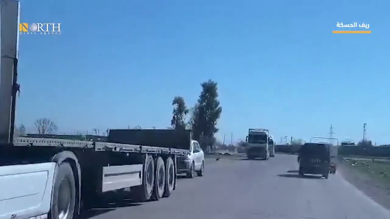 Estados Unidos ha comenzado su retirada de otra base, la tercera de este mes. Un convoy de camiones vacíos, procedente de Irak, entró hoy en la base de Qasrak (N. Hasakah), como parte del inicio de su evacuación. Qasrak, la mayor base estadounidense que queda, cuenta con una pista de aterrizaje de 1,7 km.