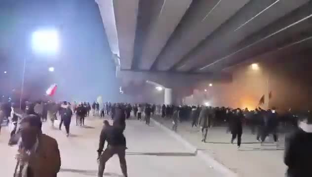 W pobliżu ambasady USA w Bagdadzie w Iraku nadal trwają intensywne starcia