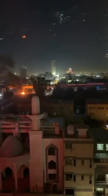 Die Zusammenstöße zwischen irakischen Sicherheitskräften und pro-iranischen Demonstranten dauern an, während diese versuchen, die Grüne Zone in Bagdad zu stürmen, in der sich die US-Botschaft befindet.