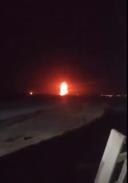 Footage shows a major explosion at a local PMF headquarters in al-Qaim, a town in Iraq near the Syrian border. Verified by Al Jazeera