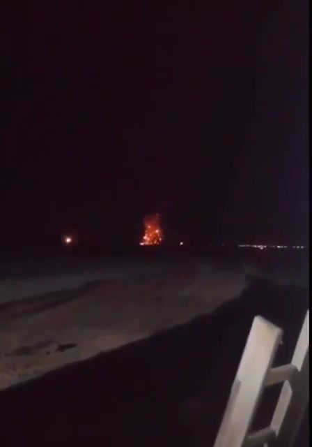 Footage shows a major explosion at a local PMF headquarters in al-Qaim, a town in Iraq near the Syrian border. Verified by Al Jazeera