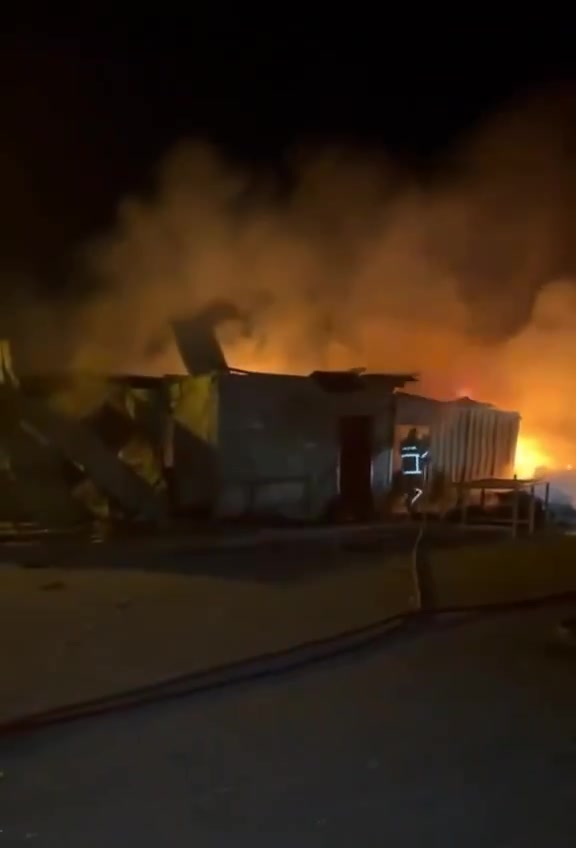 Video: A suspected U.S. or Israeli airstrike targeting an Iraqi Shiite militia base near the city of Mosul has reportedly inflicted at least 4 casualties from the Kataib al-Imam Ali and Quwat Waad Allah armed factions