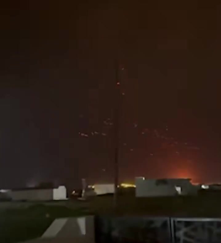 A drone attack on the PUK Peshmerga headquarters in Sulaimani’s Tasluja area, with the Peshmerga stationed there appearing to fire desperately at the incoming drone. No casualties have been reported