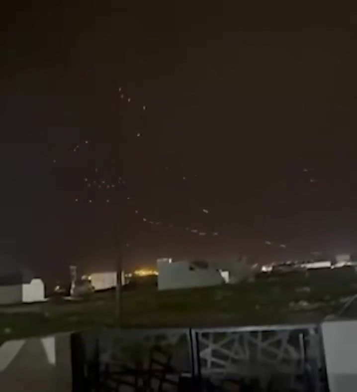 A drone attack on the PUK Peshmerga headquarters in Sulaimani’s Tasluja area, with the Peshmerga stationed there appearing to fire desperately at the incoming drone. No casualties have been reported