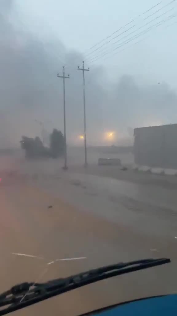 Des frappes aériennes ciblent des champs pétroliers dans la province de Bassora, dans le sud de l'Irak.