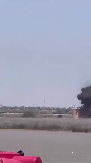 Opgenomen vanuit Iraaks perspectief in Basra - VS en Israël bombarderen een Iraanse grenspost nabij de Iraaks-Iraanse grens.