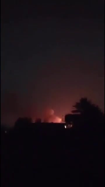 Een hoofdkwartier van de Volksmobilisatietroepen (PMF) in de grens провинcie Diyala in Irak wordt zwaar gebombardeerd.