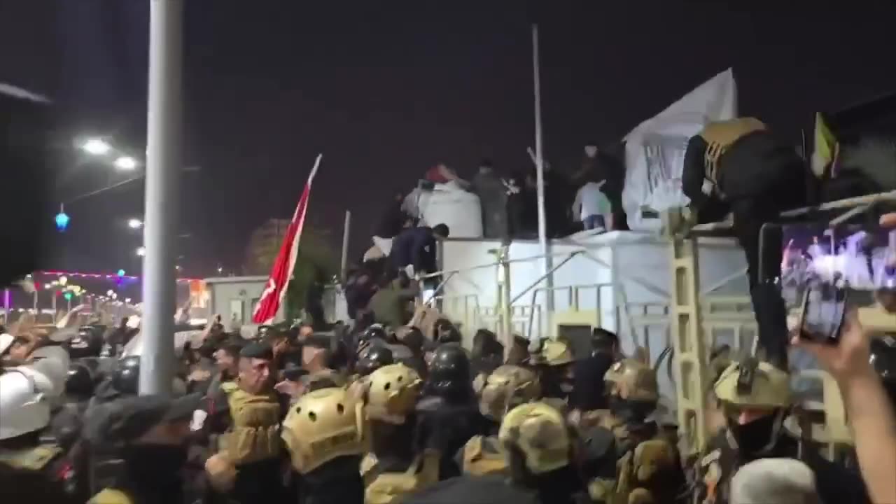 The protests continue on the Basra Corniche in front of the Kuwaiti Consulate, in protest against the bombing of a house in Safwan from Kuwaiti territory.