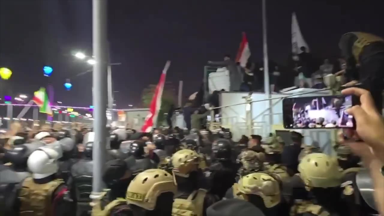 The protests continue on the Basra Corniche in front of the Kuwaiti Consulate, in protest against the bombing of a house in Safwan from Kuwaiti territory.