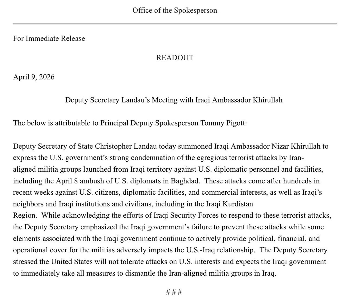 L'ambassadeur d'Irak a été convoqué par le secrétaire d'État adjoint, selon le compte rendu,  pour exprimer la ferme condamnation du gouvernement américain des attaques terroristes odieuses perpétrées par des milices alignées sur l'Iran et lancées depuis le territoire irakien contre le personnel et les installations diplomatiques américains .