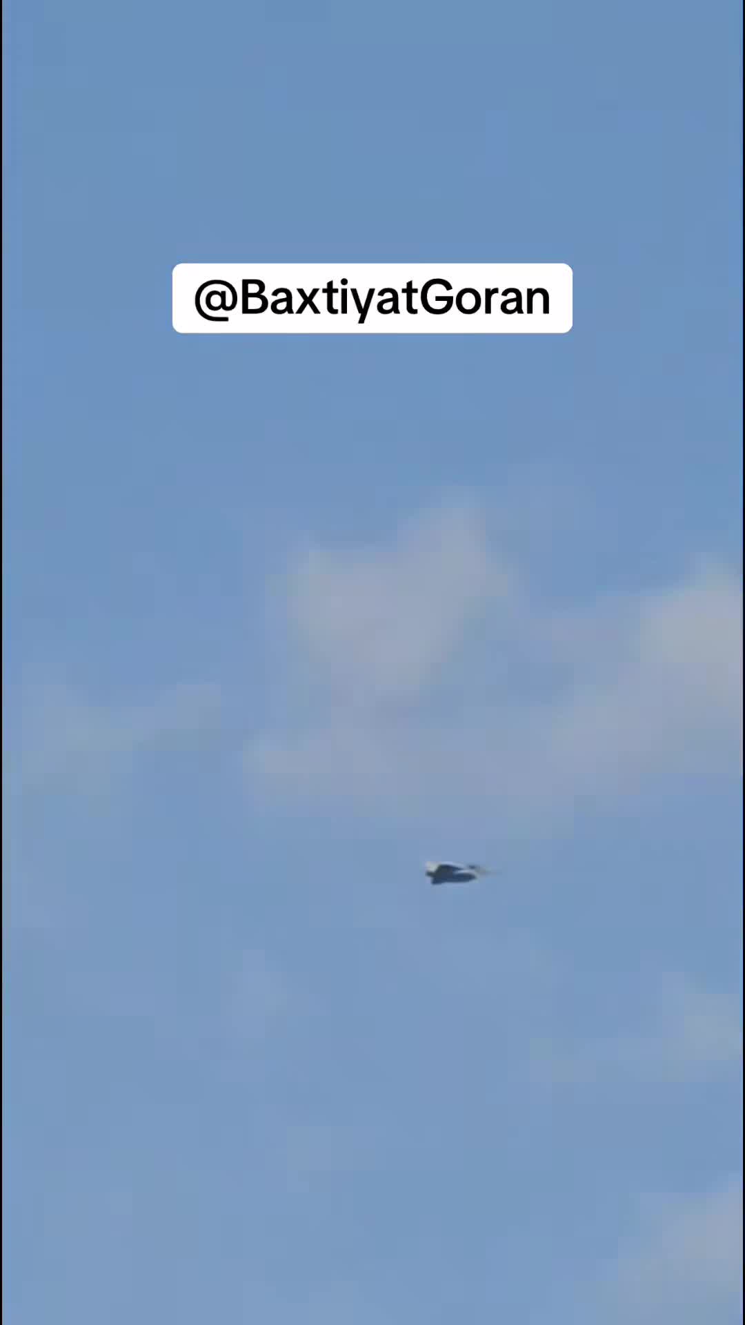 En violation flagrante du cessez-le-feu, l'Iran a lancé plusieurs drones sur la base militaire américaine d'Erbil. Des avions de chasse de la coalition dirigée par les États-Unis ont été vus en train de détruire plusieurs drones, dont un à une distance dangereusement proche.