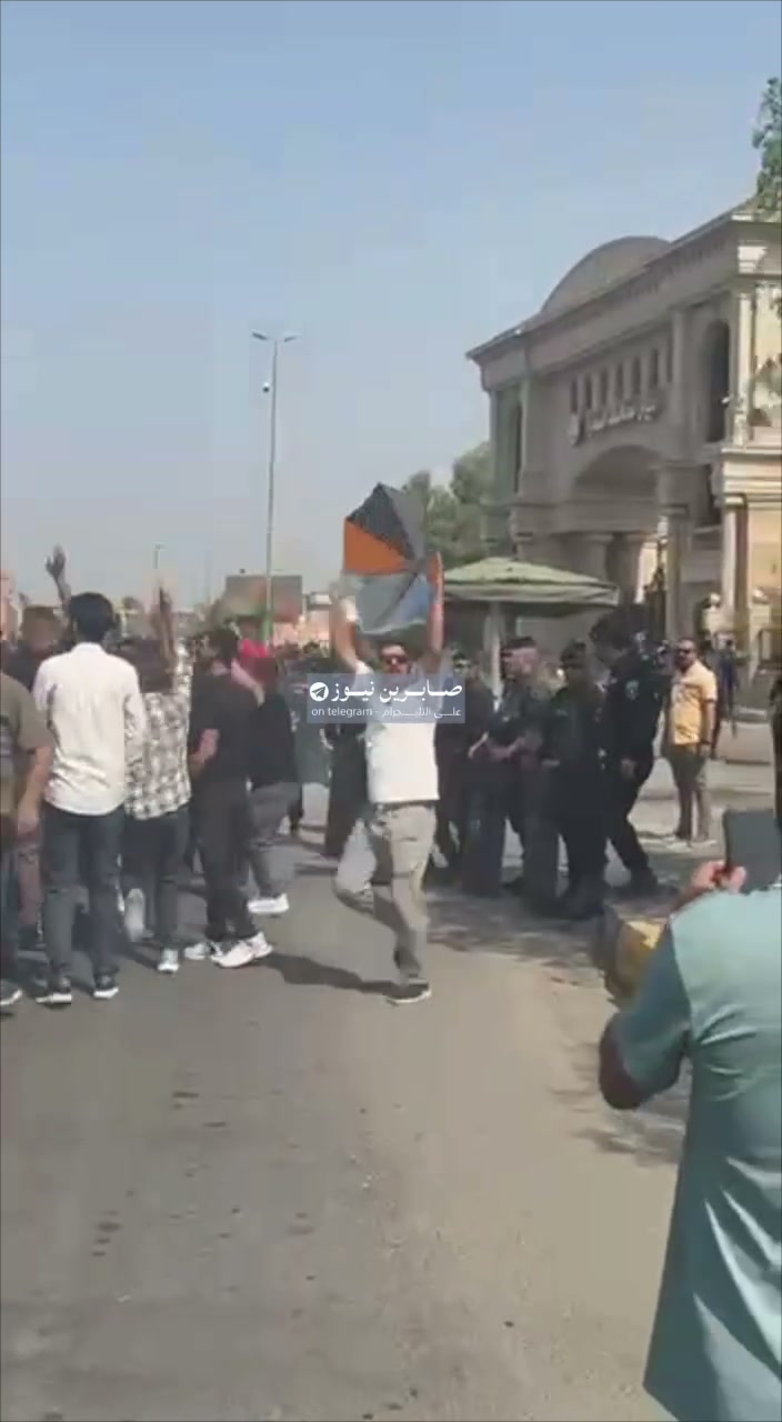 Basra: Contractors demand delayed salaries in front of governor's office