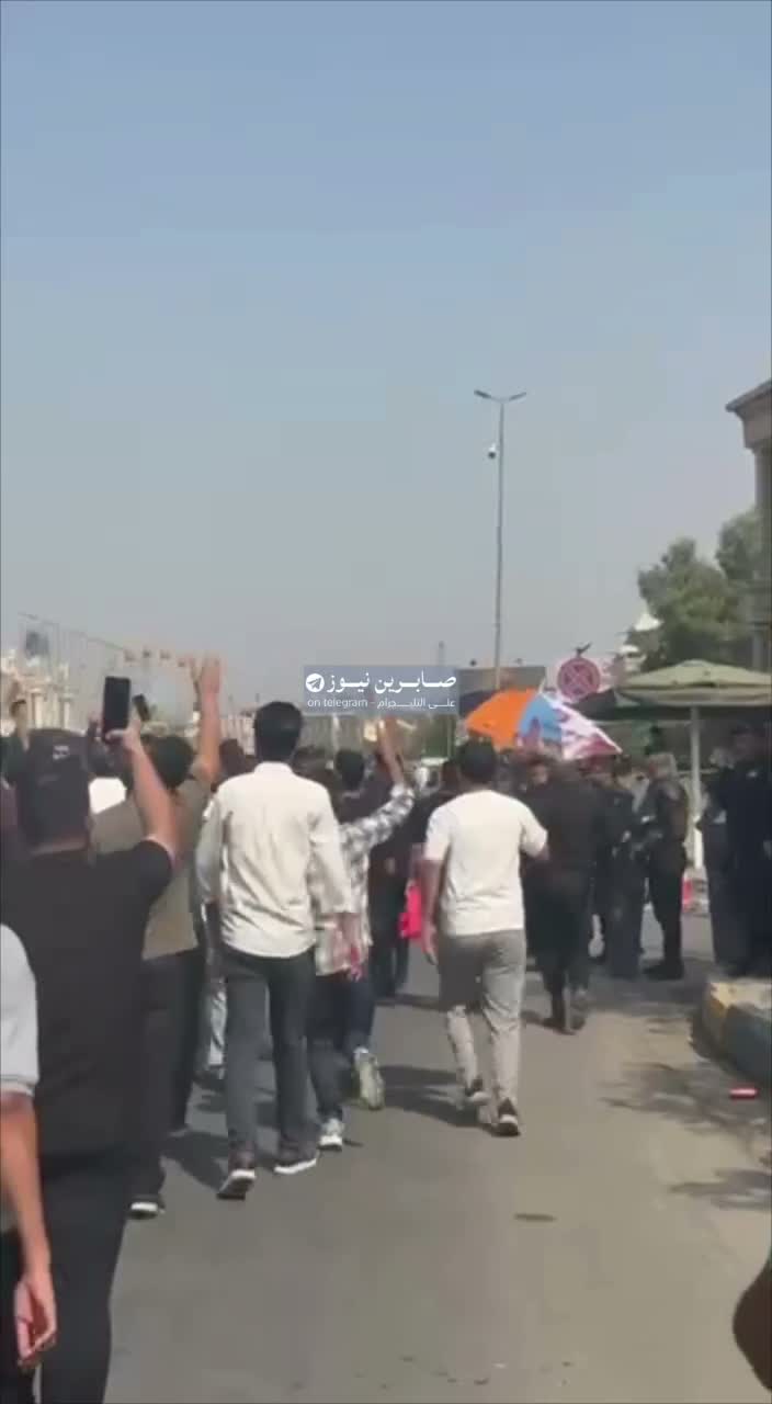 Basra: Contractors demand delayed salaries in front of governor's office